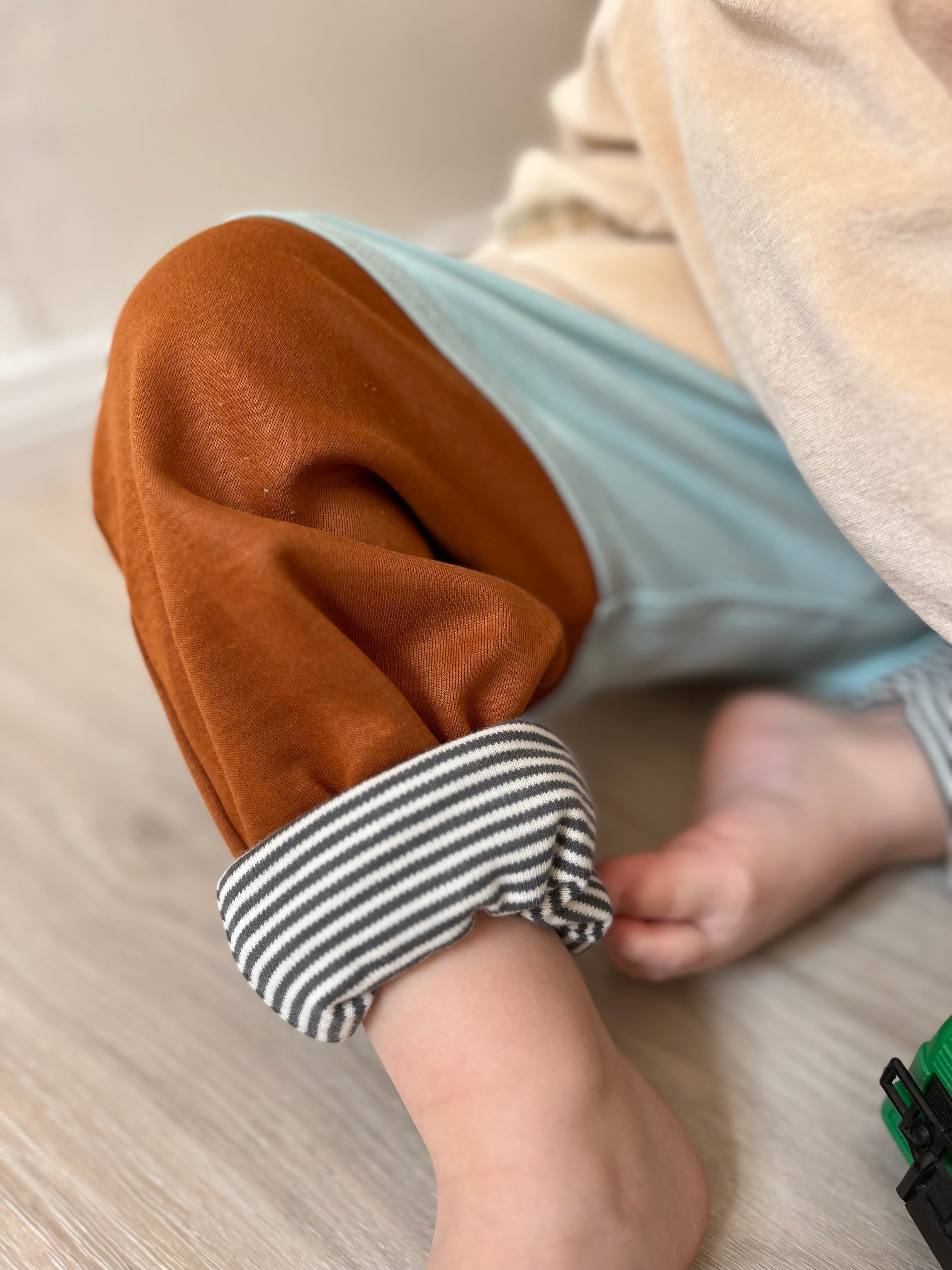 mitwachsende Kinderhose Colorblock Wolke Rost| BARNBUX