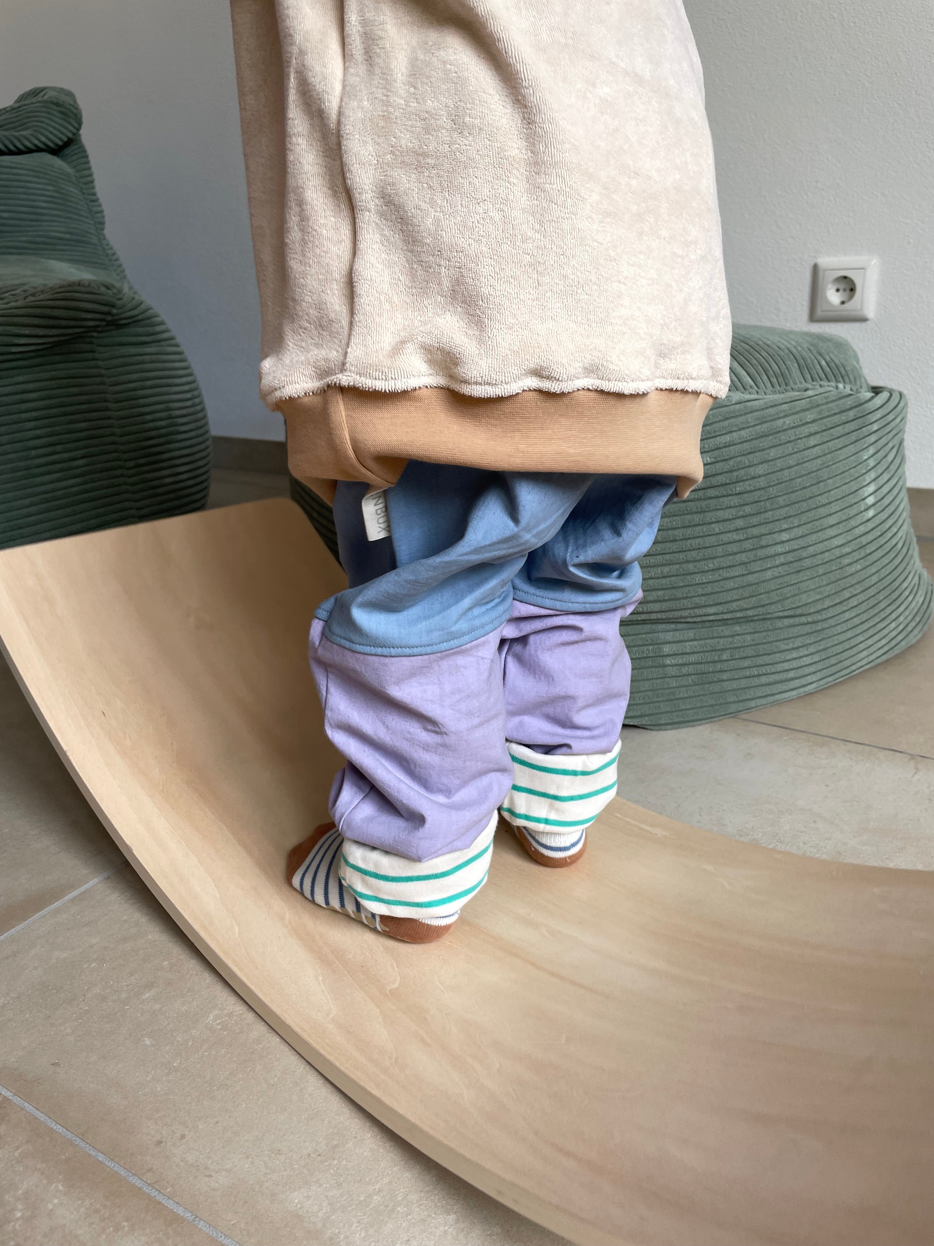 robuste-mitwachsende-Kinderhosen-waldkindergarten-fair-barnbux