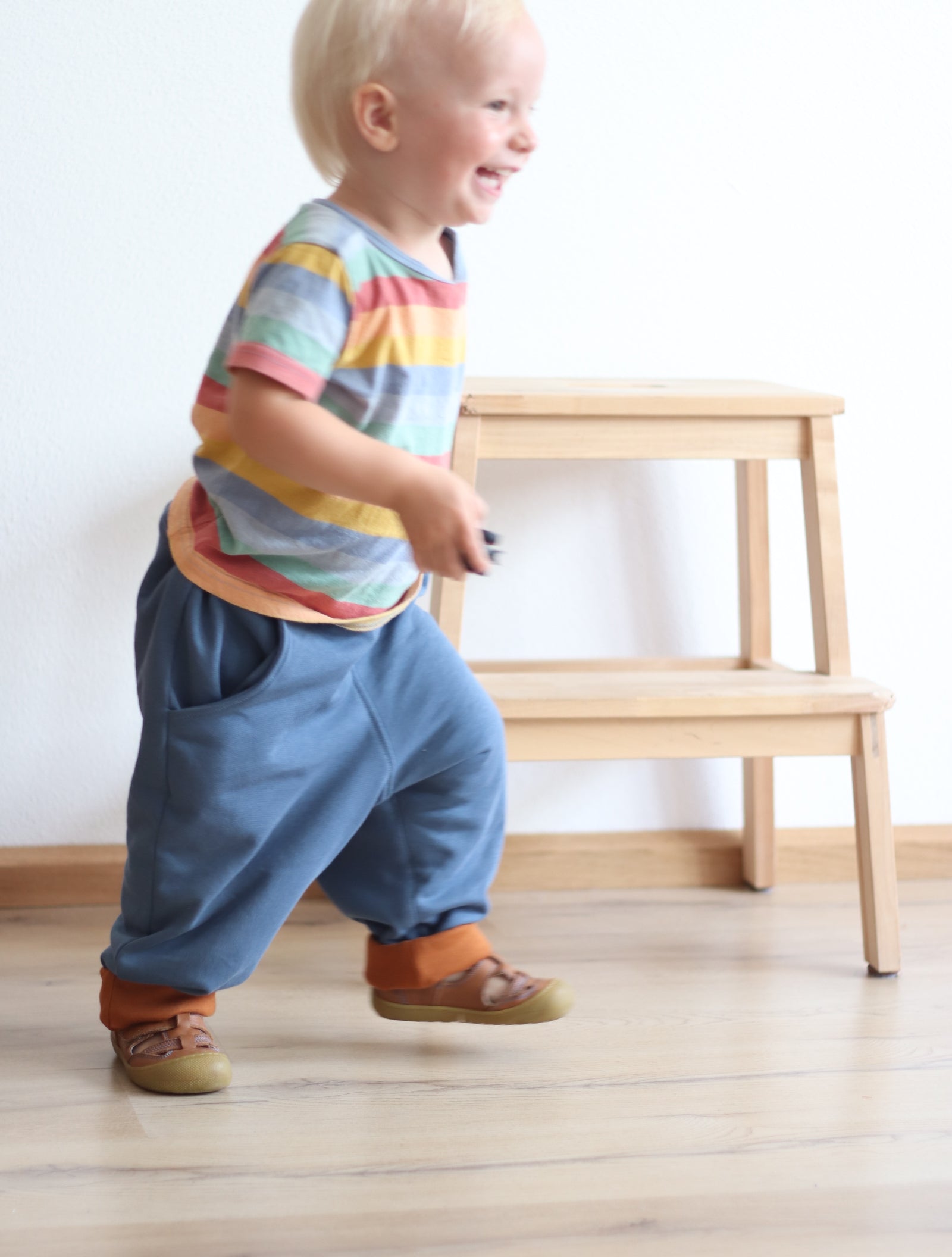 Bio Kindermode Mitwachshose Kuschelsweat Steinblau Rost | BARNBUX