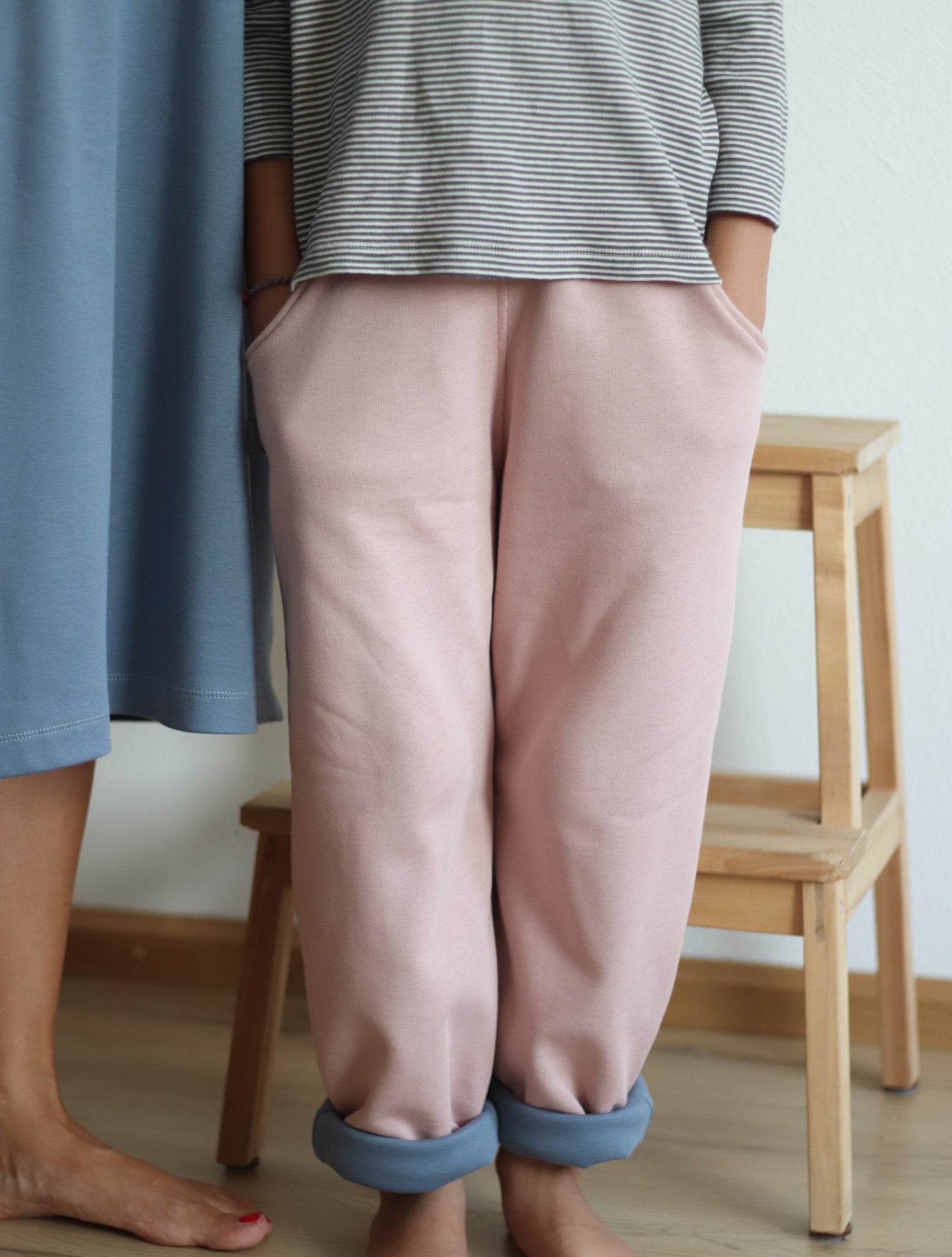 Bio Kindermode Mitwachshose Kuschelsweat Altrosa Steinblau | BARNBUX