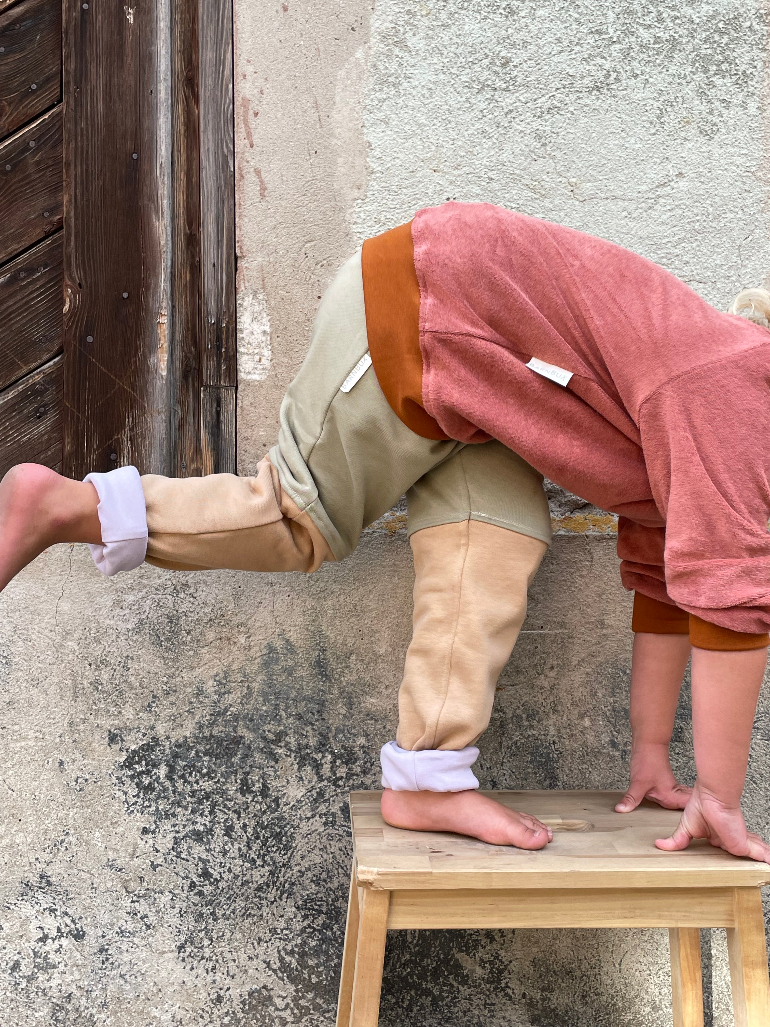 BARNBUX mitwachsende Kinderhose Kuschelsweat Pistazie Lavendel