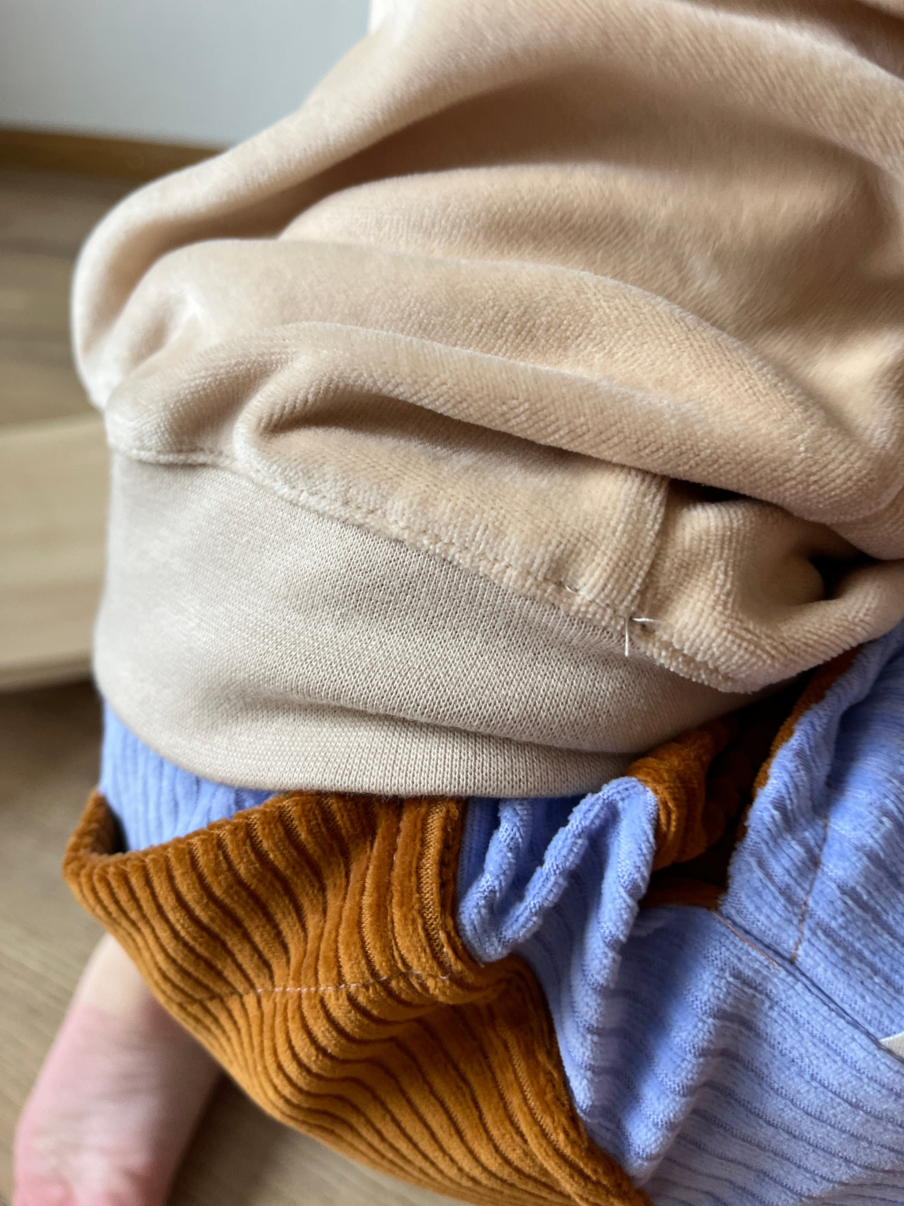 Mitwachsende Kinderhose Cordnicki Lavendel Honig