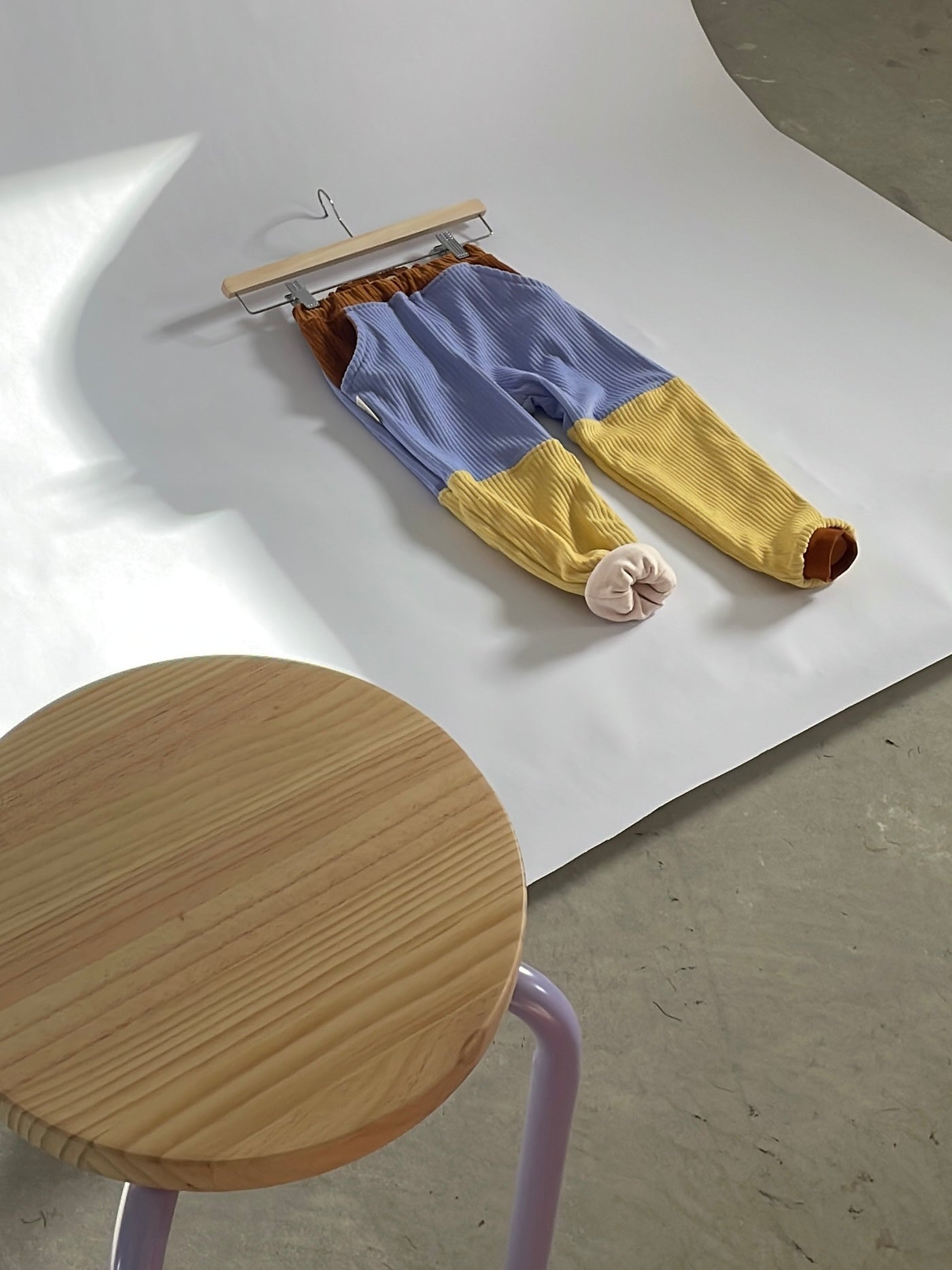 Mitwachsende Kinderhose Cordnicki Lavendel Honig