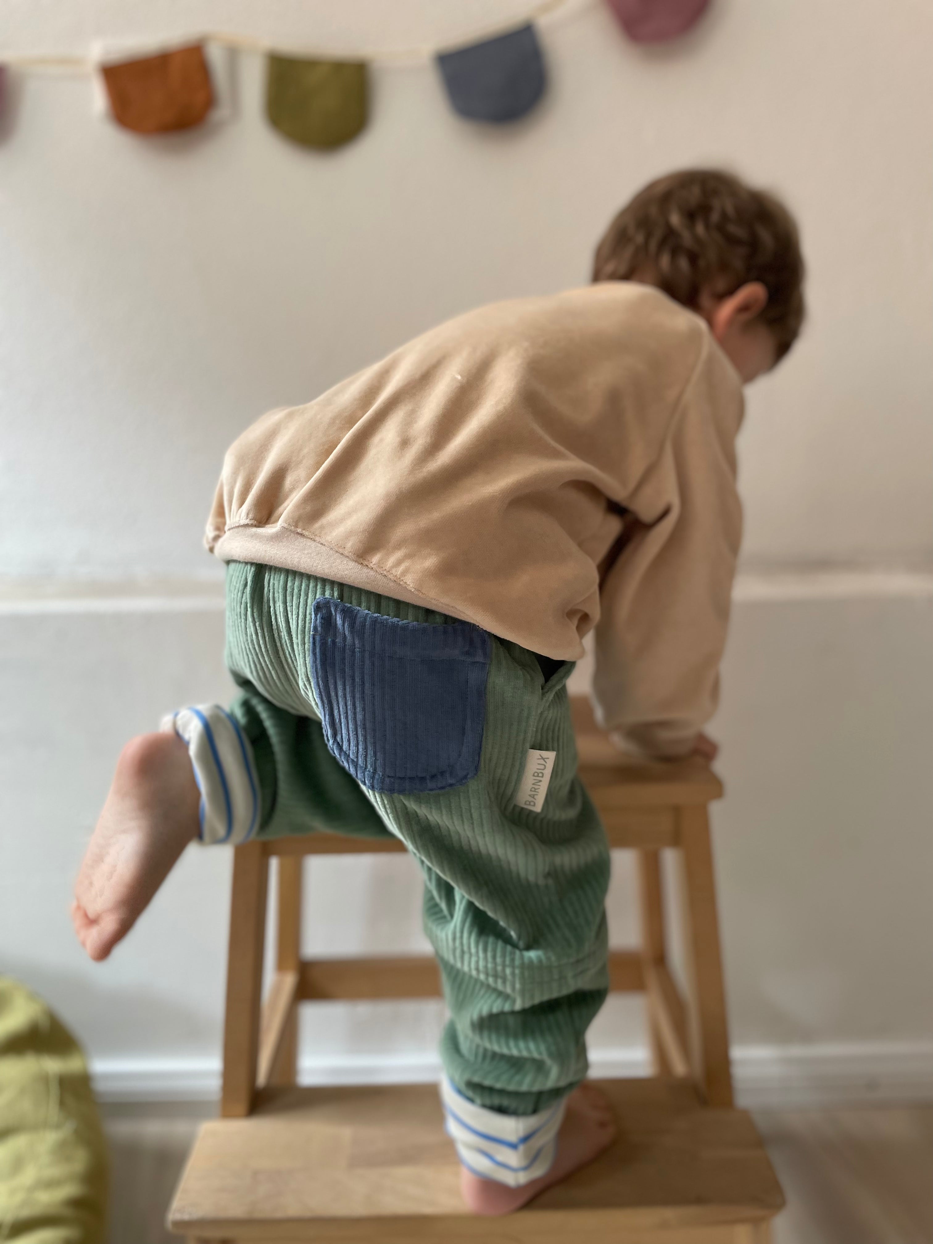 Faire Biobabymode mitwachsende Kinderhose Eukalyptus Steinblau I BARNBUX