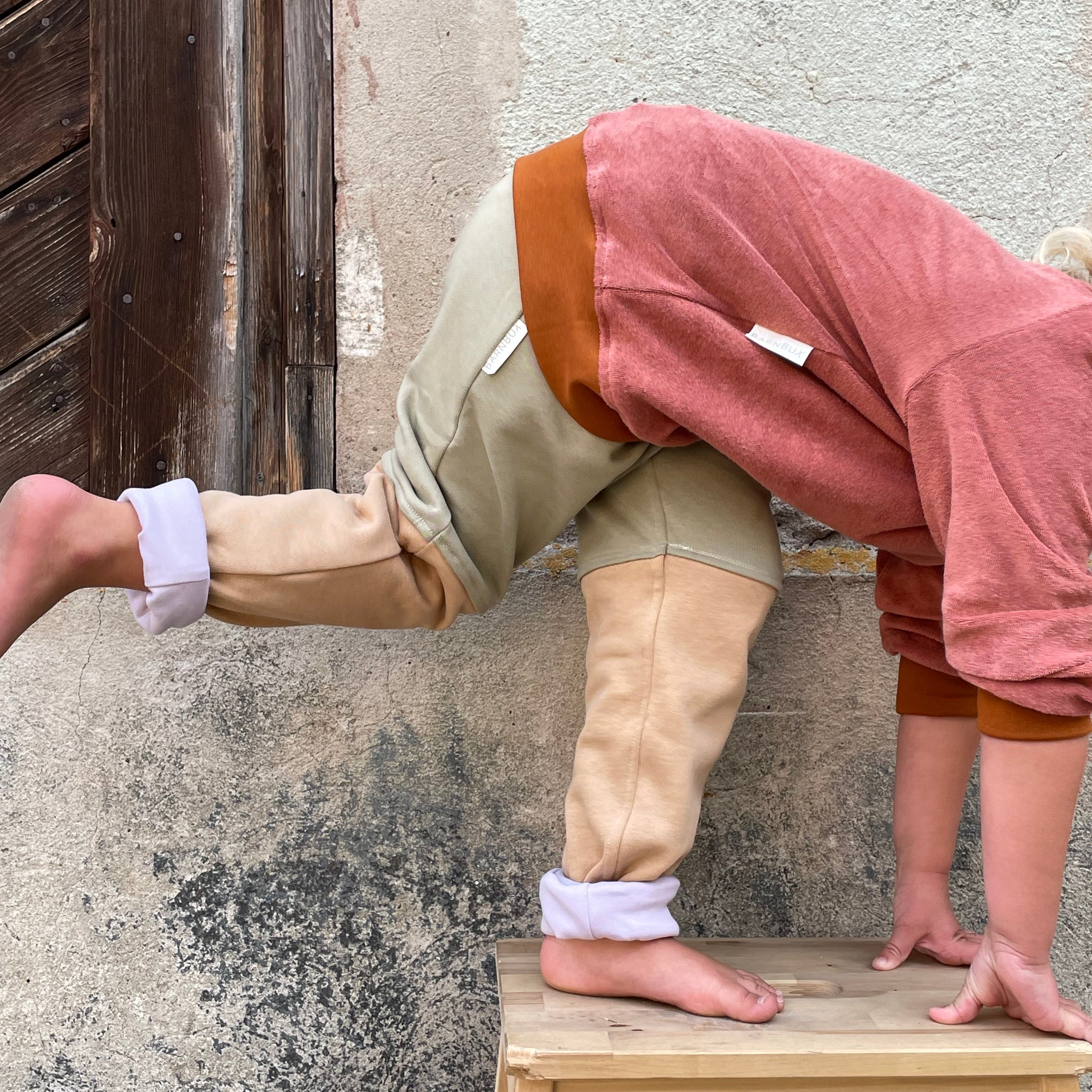 mitwachsende Sweat Kinderhose Pistazie Lavendel Biobaumwolle 