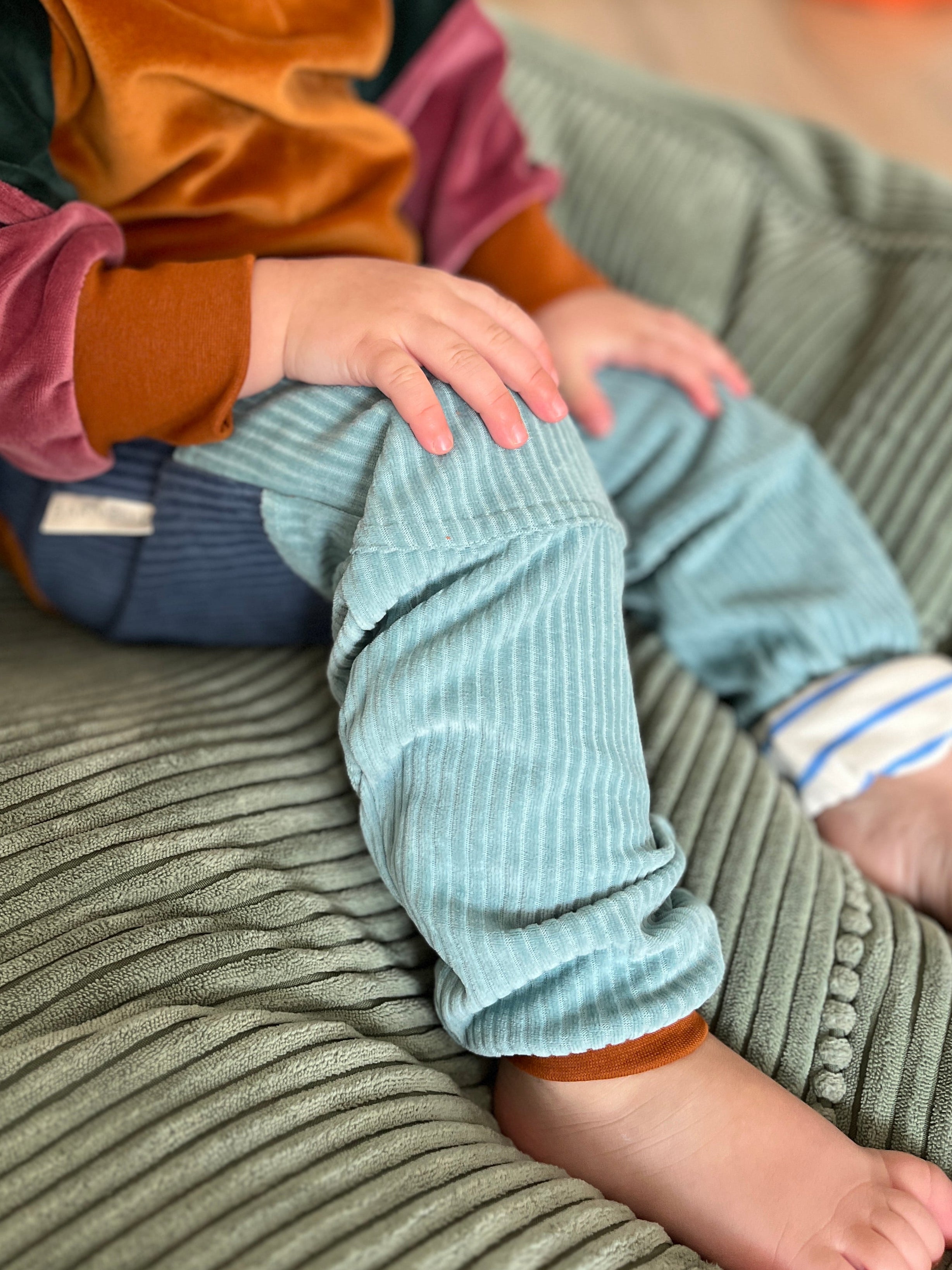 Bio-Kindermode-fuer-neurodivergente-kinder
