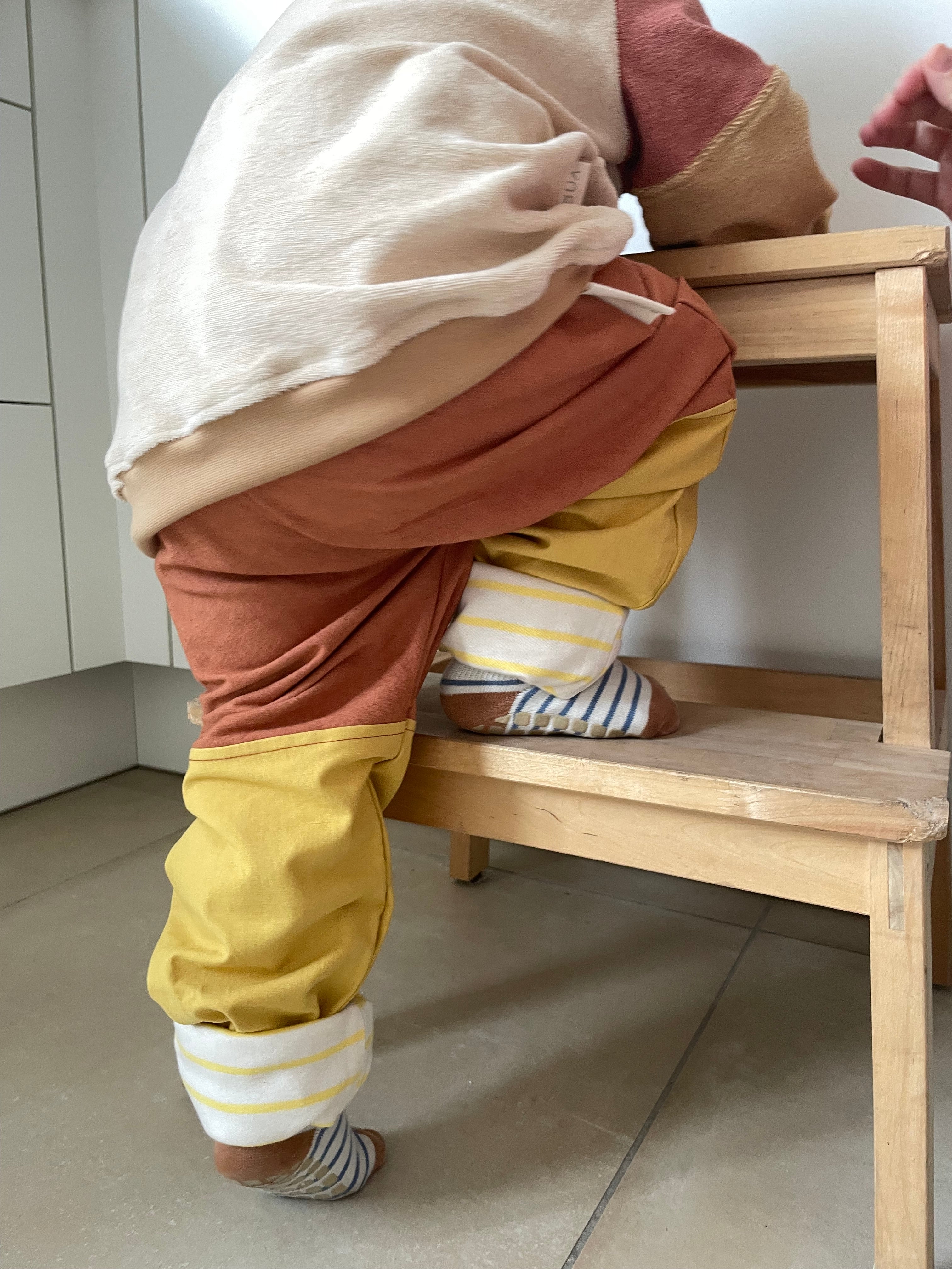 faire-mitwachsende-Kinderhose-robust-montessori