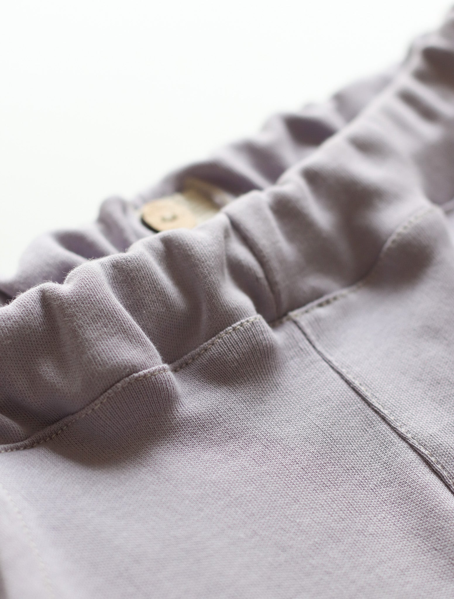 faire Kindermode | mitwachsende Kinderhose Lavendel Wolke geringelt | BARNBUX